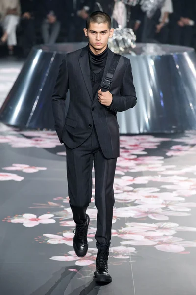 Look 13